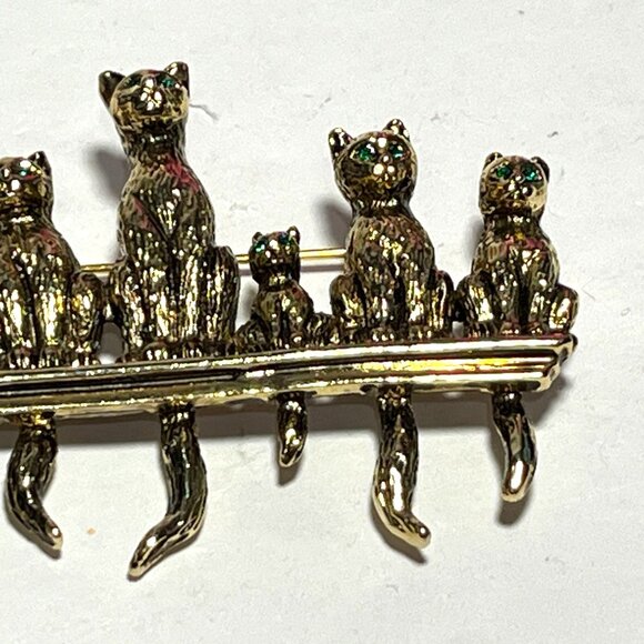 Vintage Green Eyes Cat Family Lapel Pin Brooch - Picture 3 of 6